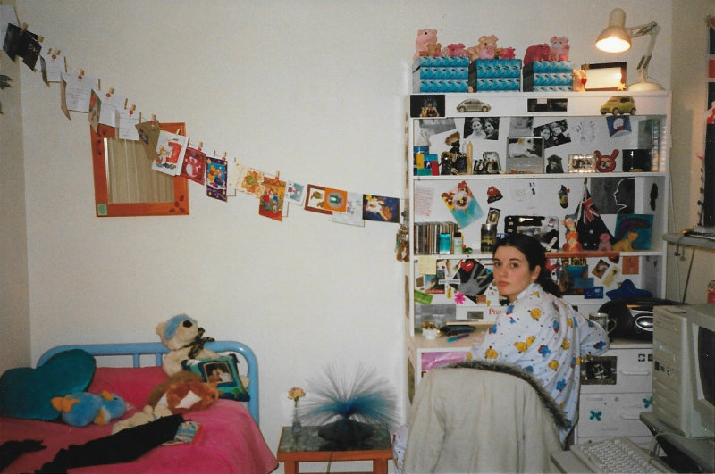 anatomy of a 90s teen girl's bedroom |elle croft