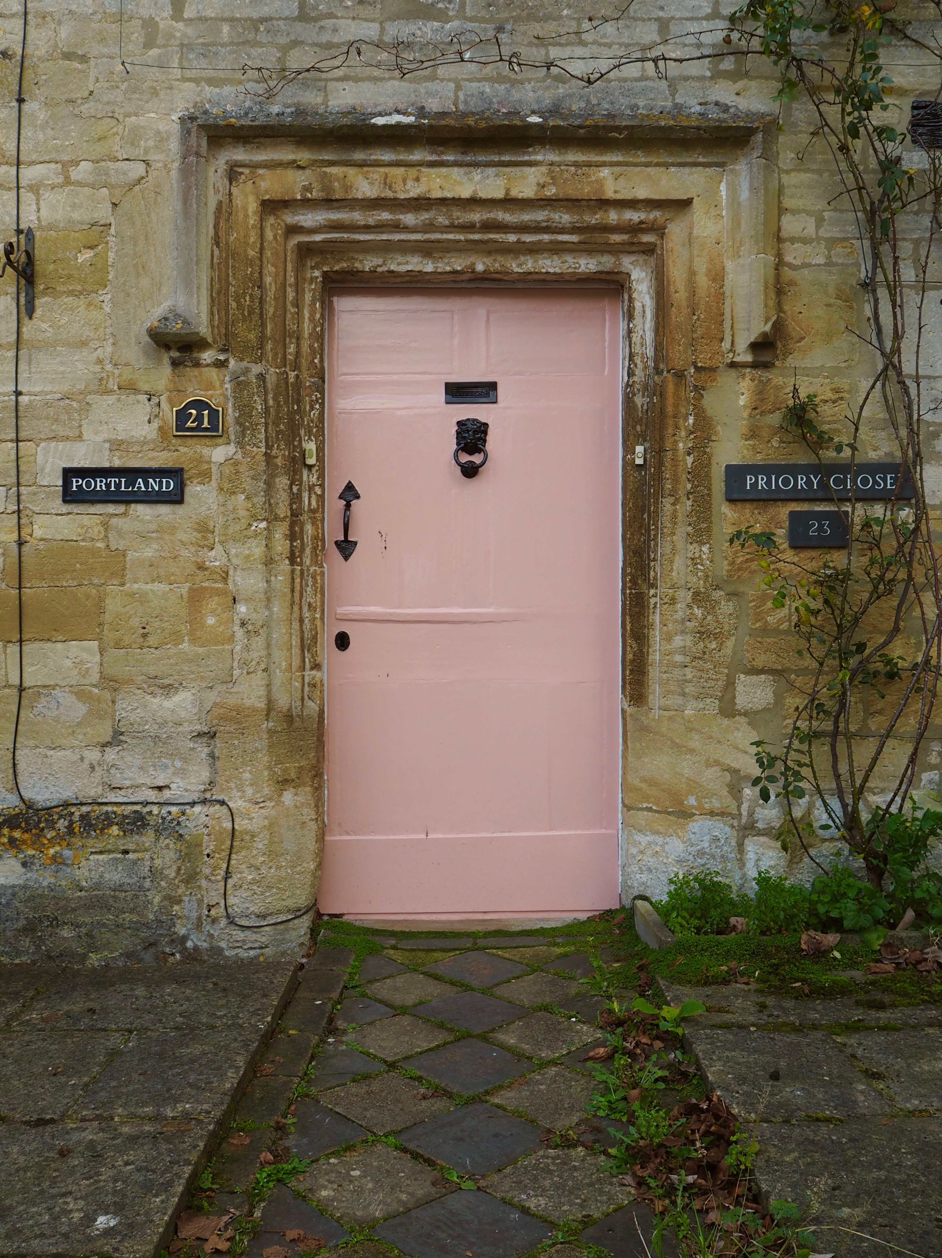 Pink door in Cotswolds house - A Day Trip to Oxford and the Cotswolds with Rabbie's Tours